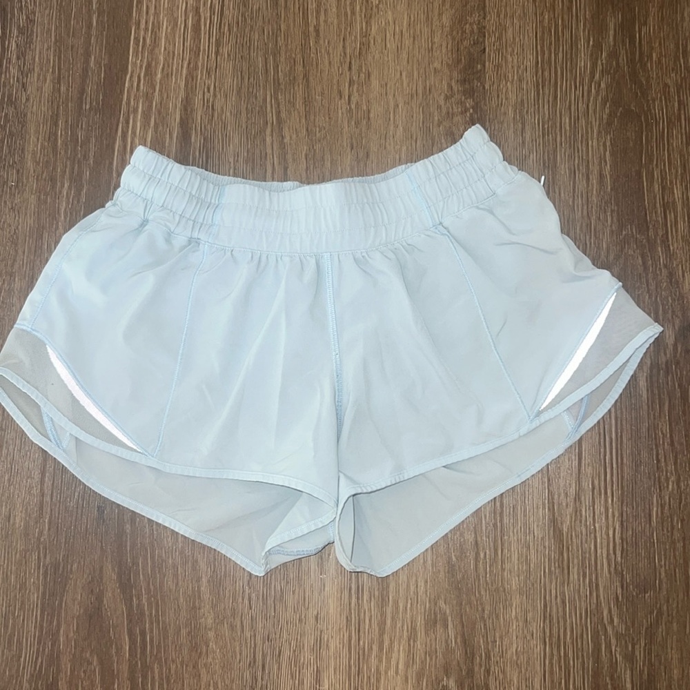 Lululemon Hotty Hot 2.5” shorts